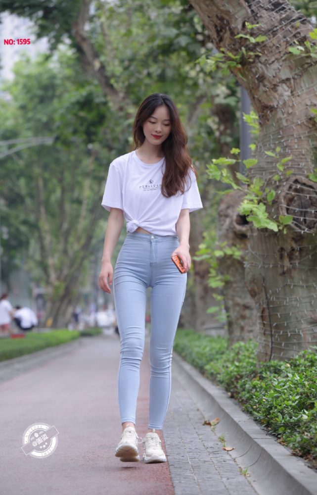 个子非常高的紧身牛仔裤女孩J2065 879P1V-25.5GB-草莓街拍