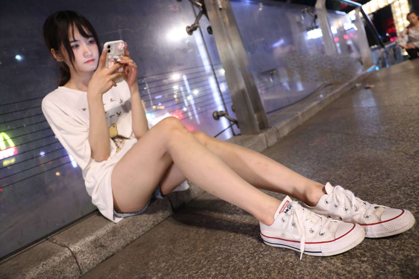图片[3]-KTV里唱歌的长腿帆布鞋女孩【102P】20015-草莓街拍