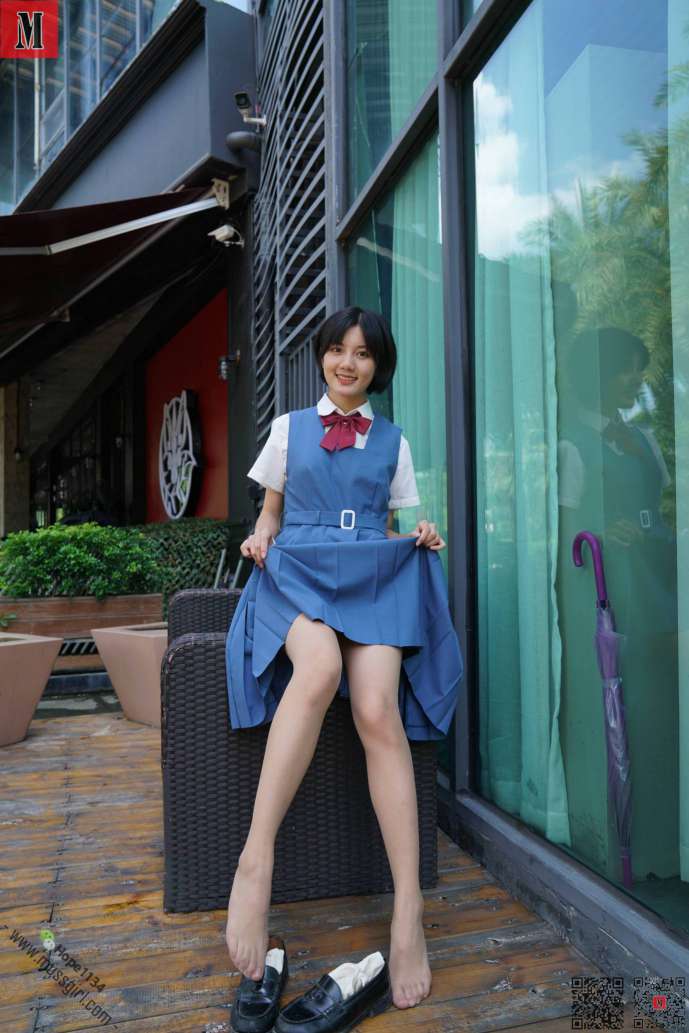 图片[1]-一副学生模样的短发姑娘【112P】20023-草莓街拍