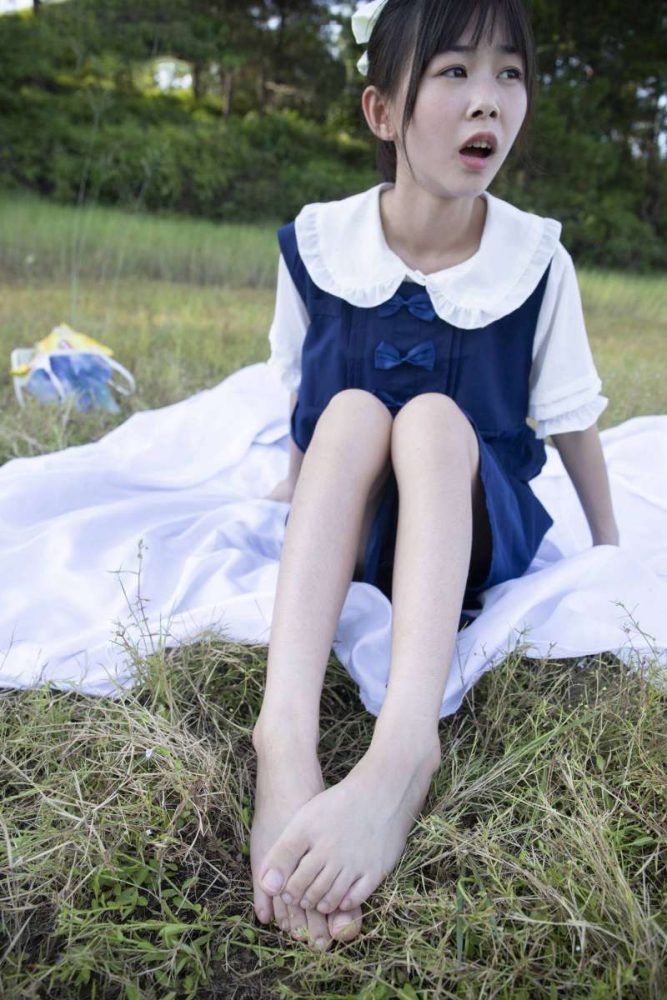 非常甜美的牛仔裙女孩【226P】20021-草莓街拍
