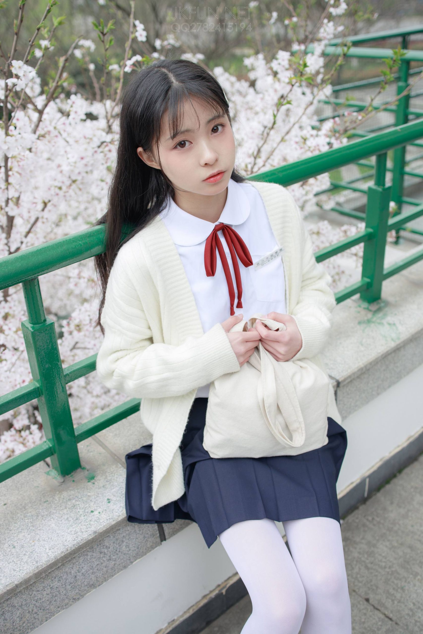图片[1]-甜美可人的白丝姑娘【127P】20011-草莓街拍
