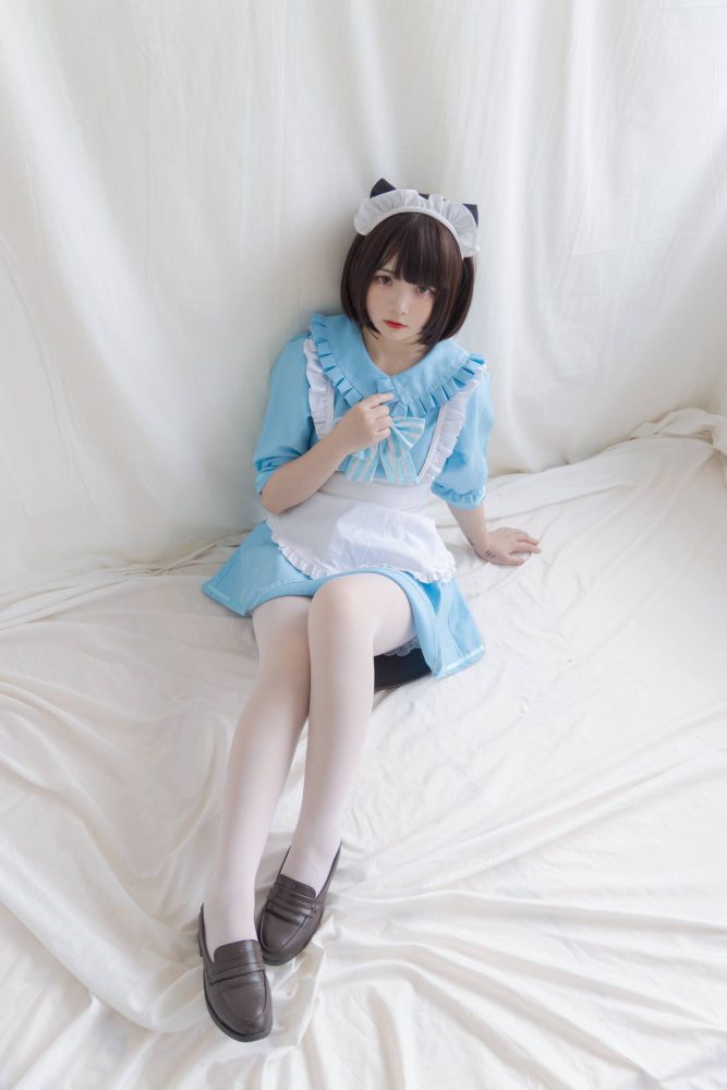 女仆装白丝女孩【43P】20014-草莓街拍