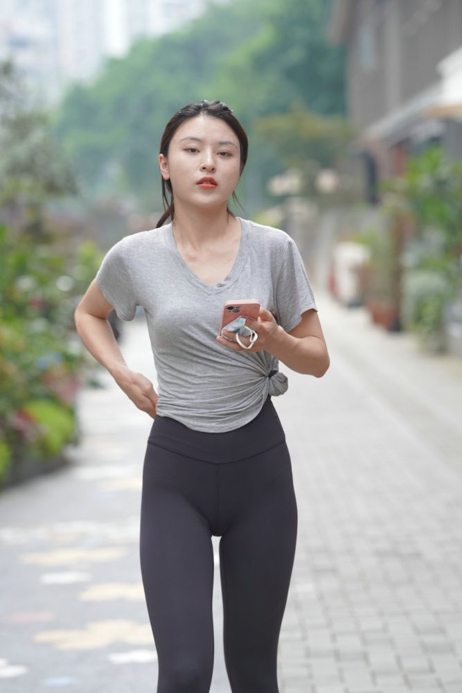户外运动的瑜伽裤女孩J3008 845P2V-22.9GB-草莓街拍
