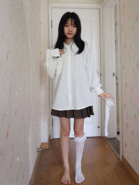 百褶裙可爱又大方的小姑娘【122P】20002-草莓街拍