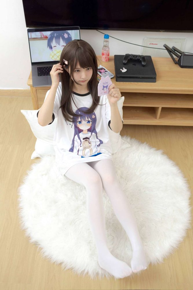 二次元白丝美少女【69P】20027-草莓街拍