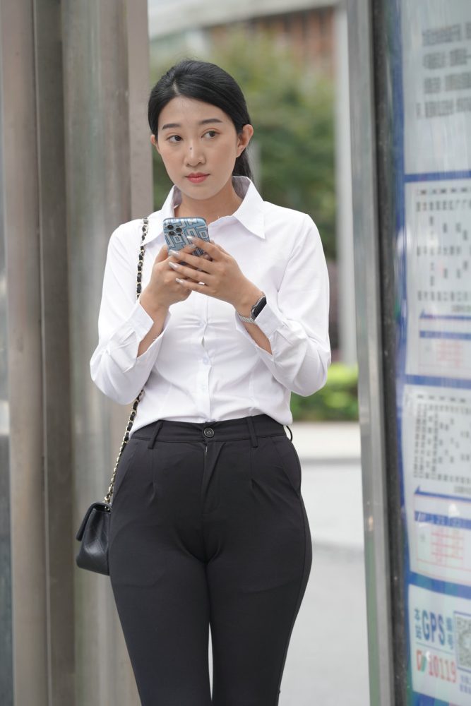图片[3]-等公交的制服女人J2130 976P2V-29.5GB-草莓街拍