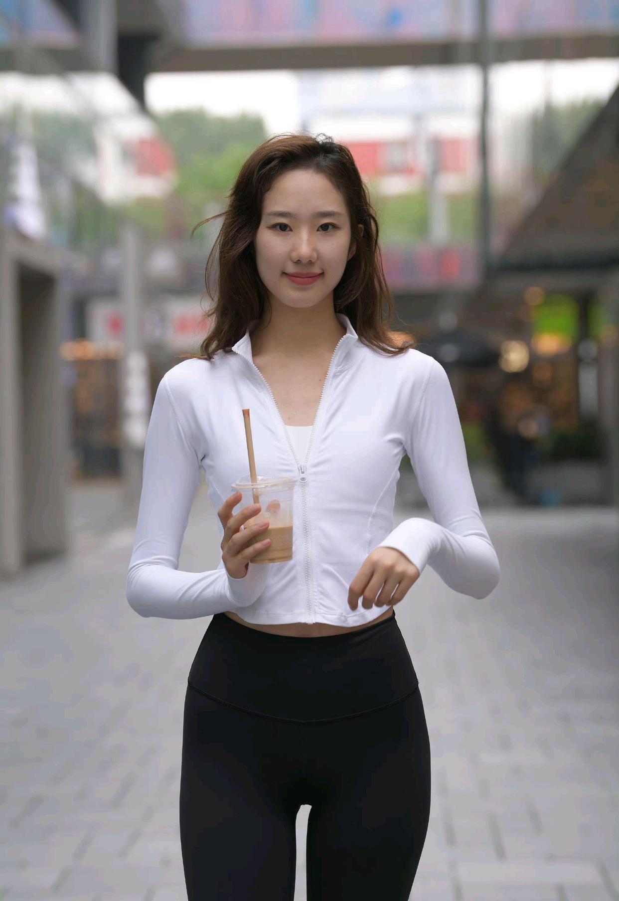 图片[2]-像刘亦菲的黑色瑜伽裤女孩J2237 340P1V-14.8GB-草莓街拍