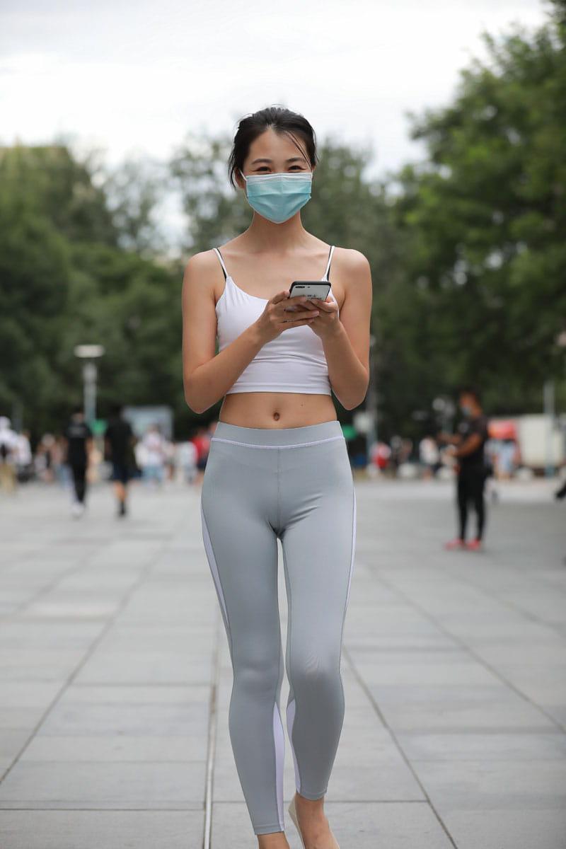 图片[4]-灰色瑜伽裤姑娘笑容超甜 J5074 180P2V-2.15GB-草莓街拍