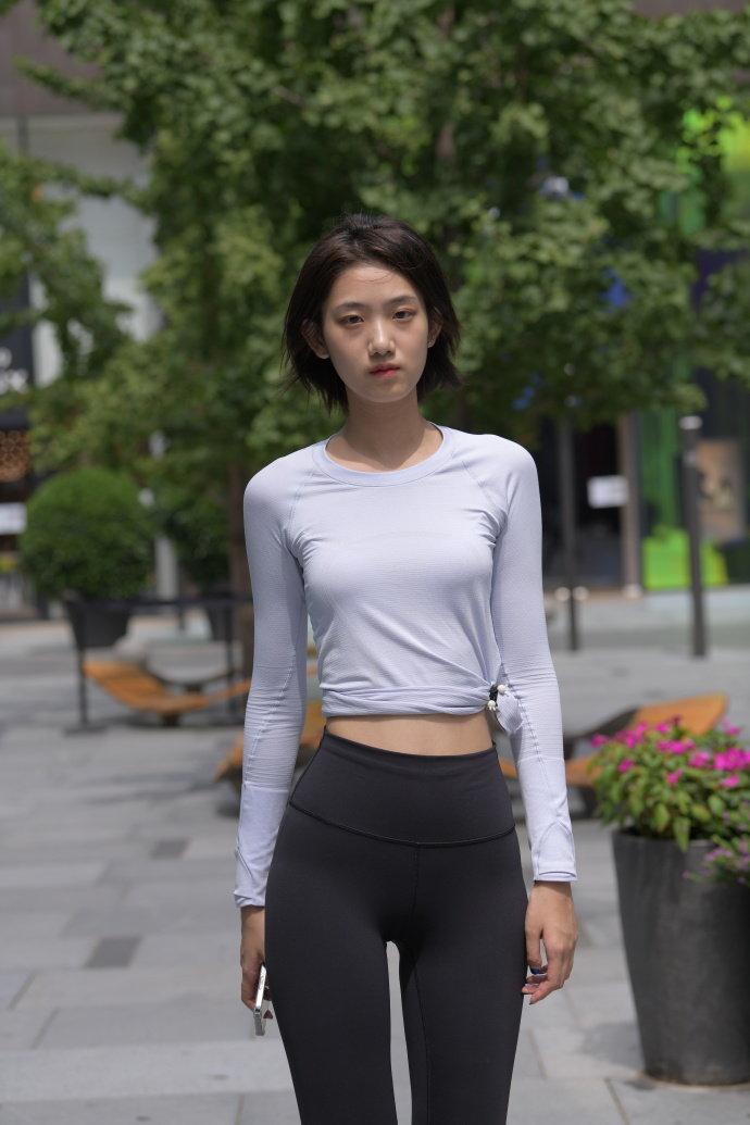 图片[1]-短发长腿的女生J2791 292P-5.71GB-草莓街拍