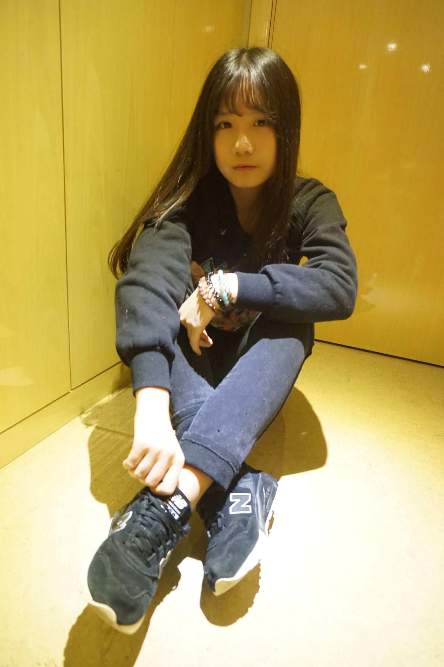 图片[2]-齐刘海的长发女孩【70P】20016-草莓街拍