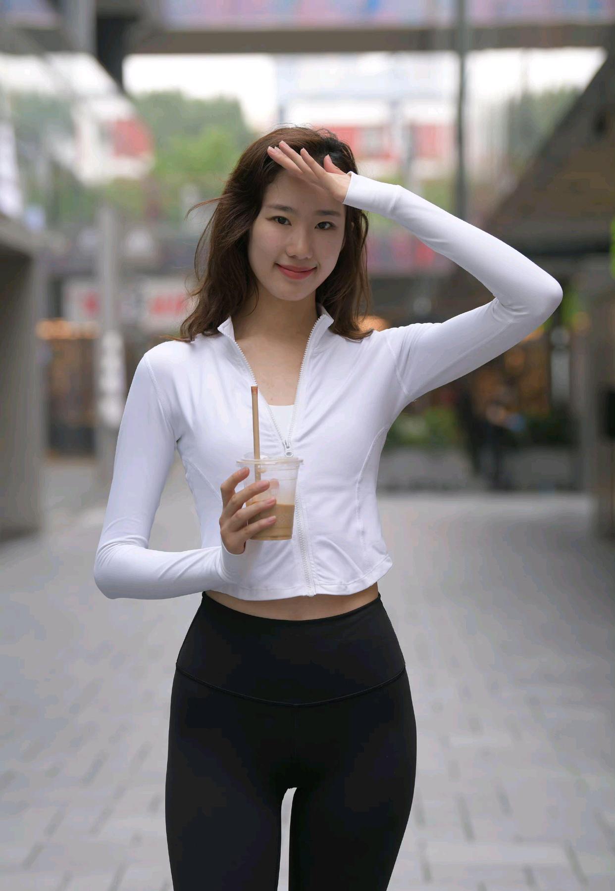 图片[4]-像刘亦菲的黑色瑜伽裤女孩J2237 340P1V-14.8GB-草莓街拍