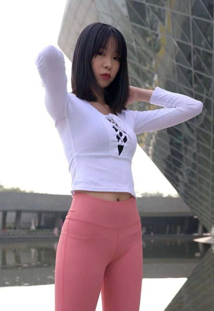 粉色瑜伽裤年轻女孩 J1311 417P17V-14.9GB-草莓街拍
