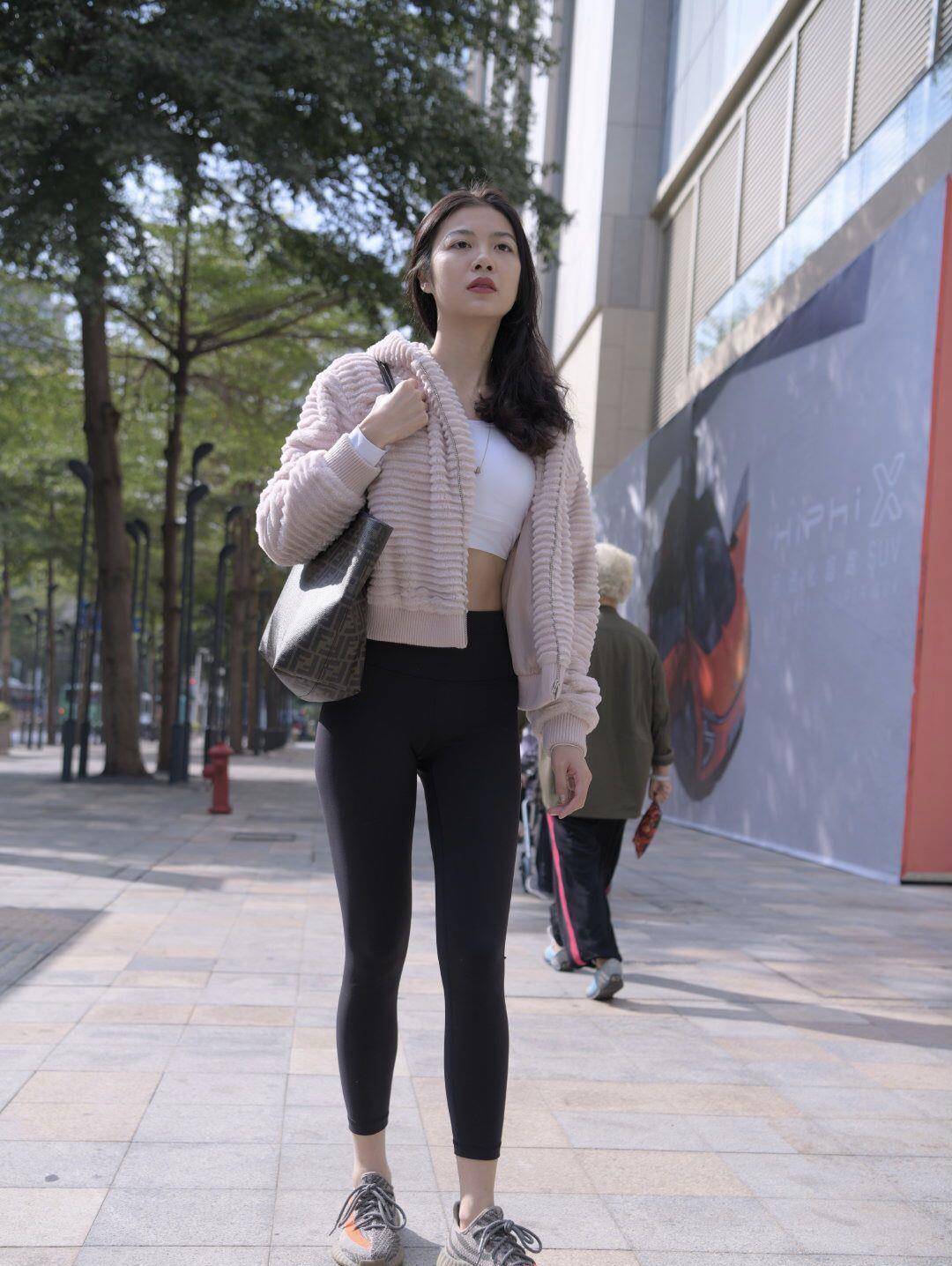图片[2]-逛街的紧身瑜伽裤女孩 J1455 411P2V-26.6GB-草莓街拍
