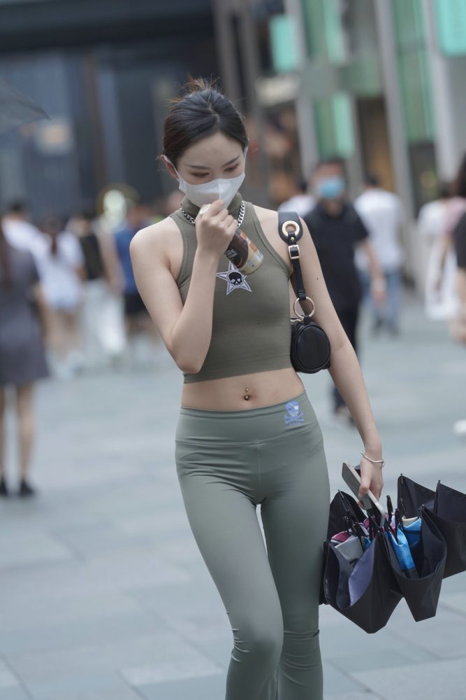 戴口罩的瑜伽裤小女人J3557 133P-1.43GB-草莓街拍