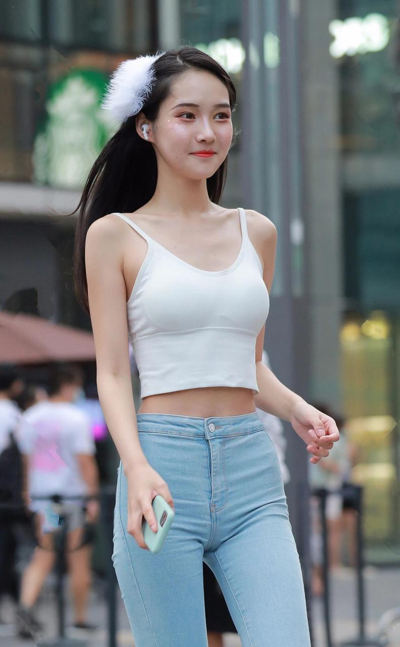 图片[1]-非常漂亮的牛仔裤女孩 J2144 98P1V-1.92GB-草莓街拍