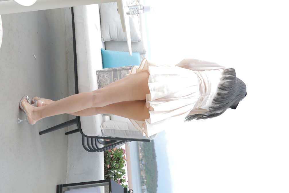 图片[3]-戴黑色蝴蝶结的长发女孩【369P】00027-草莓街拍