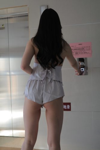 图片[4]-非常有女人味的热裤姑娘【228P】0007-草莓街拍