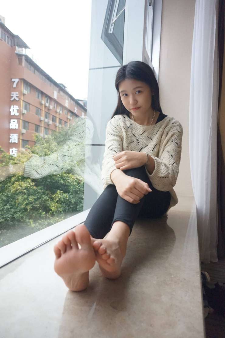 图片[3]-眼神很清澈的赤脚女孩【59P】20020-草莓街拍