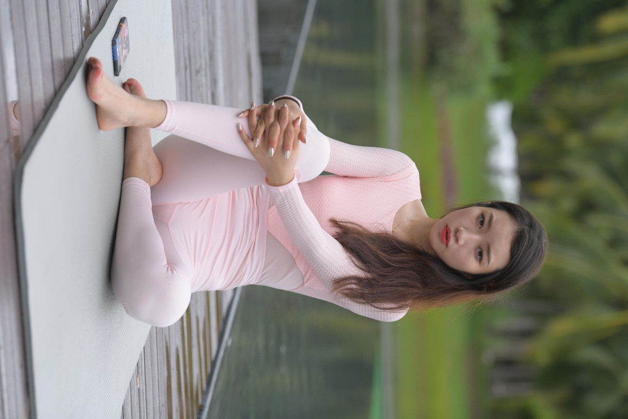 图片[7]-很漂亮眼睛也很大的白色瑜伽裤女孩【249P】00063-草莓街拍