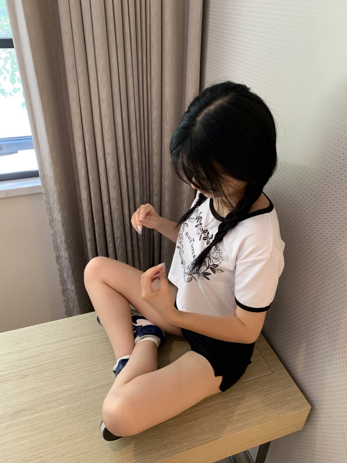 图片[4]-调皮的白袜女孩【149P】20017-草莓街拍