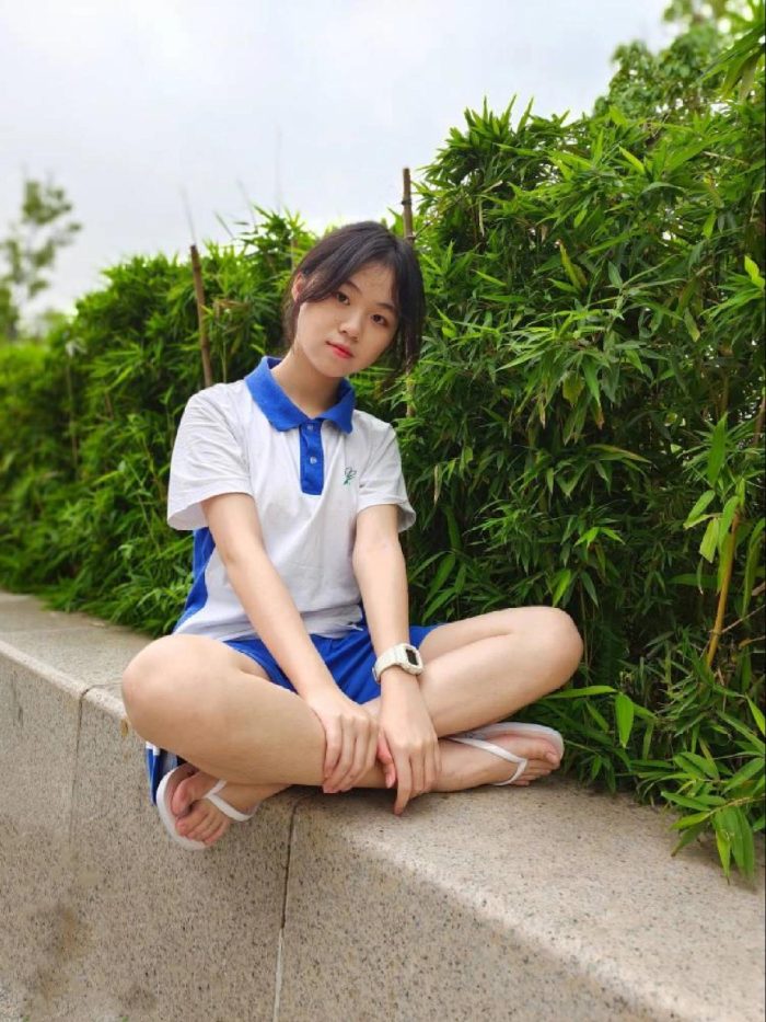 穿校服非常清纯的小姑娘【49P】20003-草莓街拍