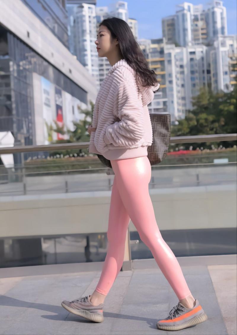 图片[2]-粉红色紧身裤的女孩 J1482 365P2V-18.1GB-草莓街拍