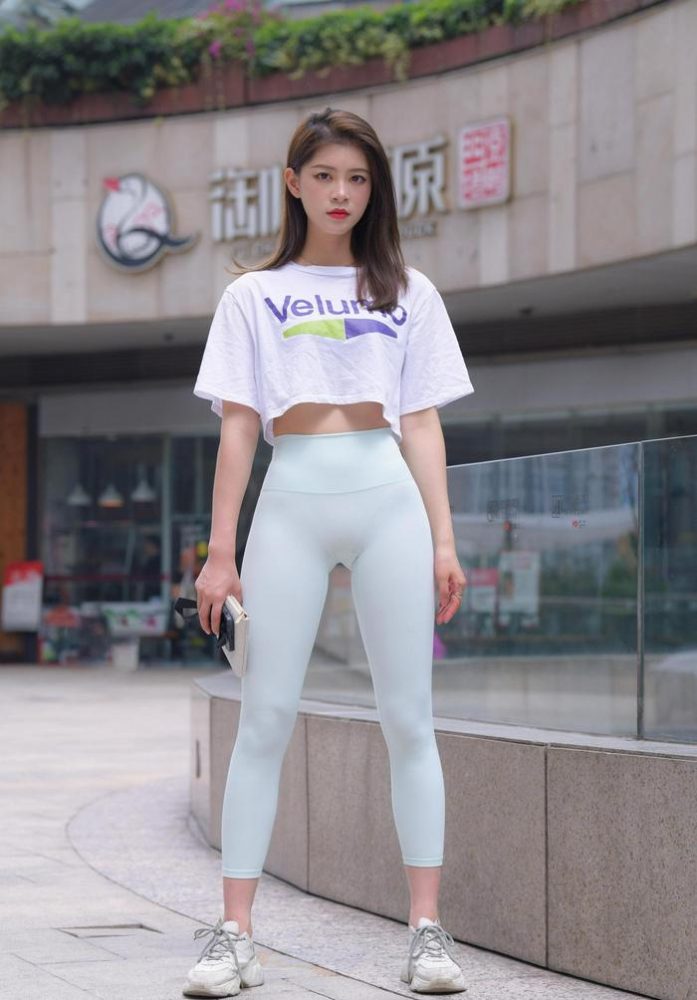 这个瑜伽裤女孩真的很漂亮 J1960 815P1V-28.9GB-草莓街拍