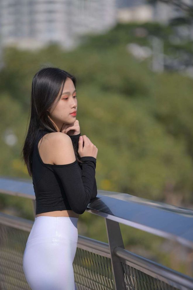 图片[4]-穿紧身白裤的端庄女孩 J1436 674P1V-22.2GB-草莓街拍