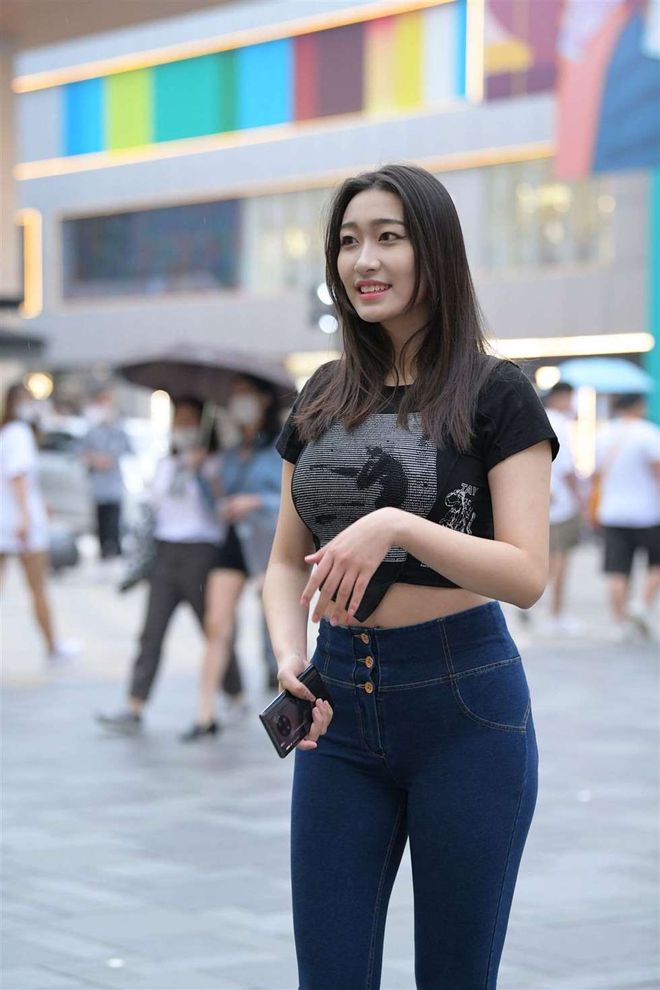 图片[3]-紧身牛仔裤女人J2784 240P-6.66GB-草莓街拍