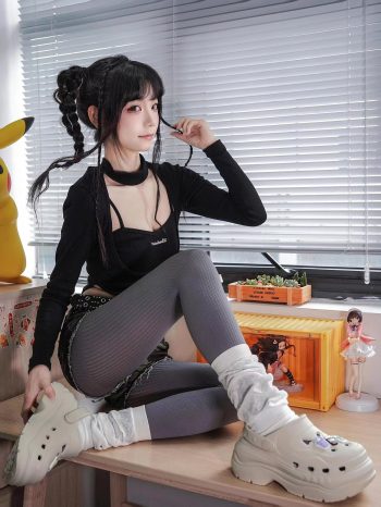 图片[9]-牛仔热裤+灰丝姑娘玩自拍-草莓街拍