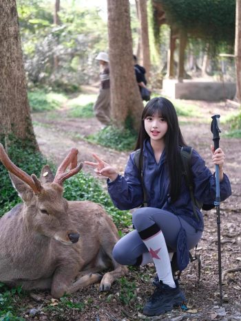 图片[5]-爱爬山的瑜伽裤MM，太甜美了！~-草莓街拍