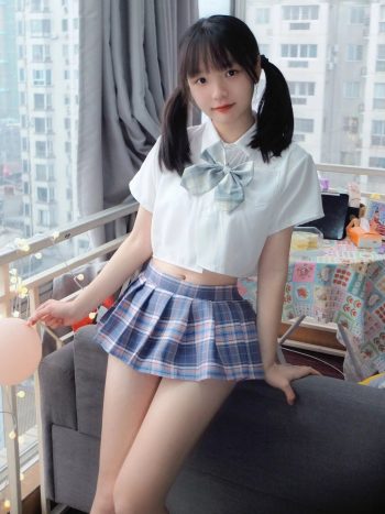 图片[7]-网格丝袜的清纯双马尾小姑娘-草莓街拍