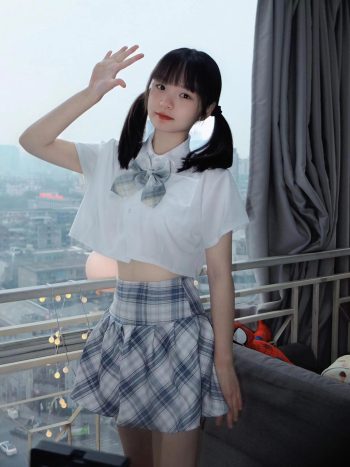图片[6]-网格丝袜的清纯双马尾小姑娘-草莓街拍